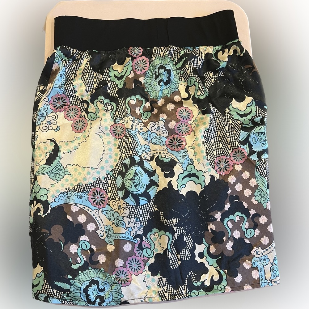 Maternity Skirt Size EU 40 (US Medium) NWOT flower pattern with embellishments